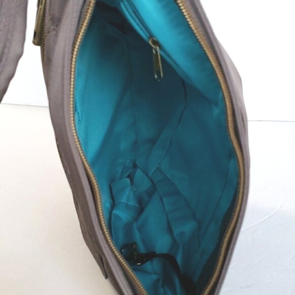 Travelon Anti-Theft Quilted Crossbody Bag - Picture 8 of 10